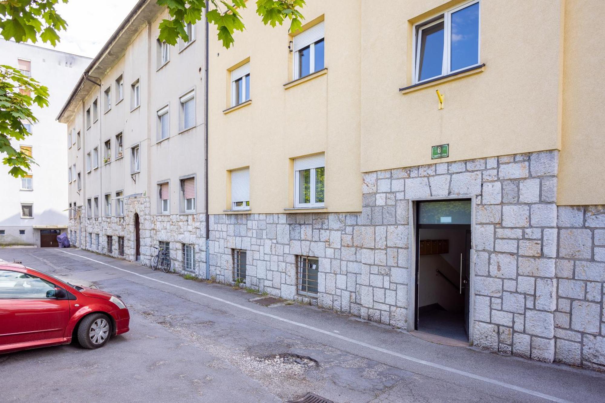 Large Two Bedroom Family App - Free Parking