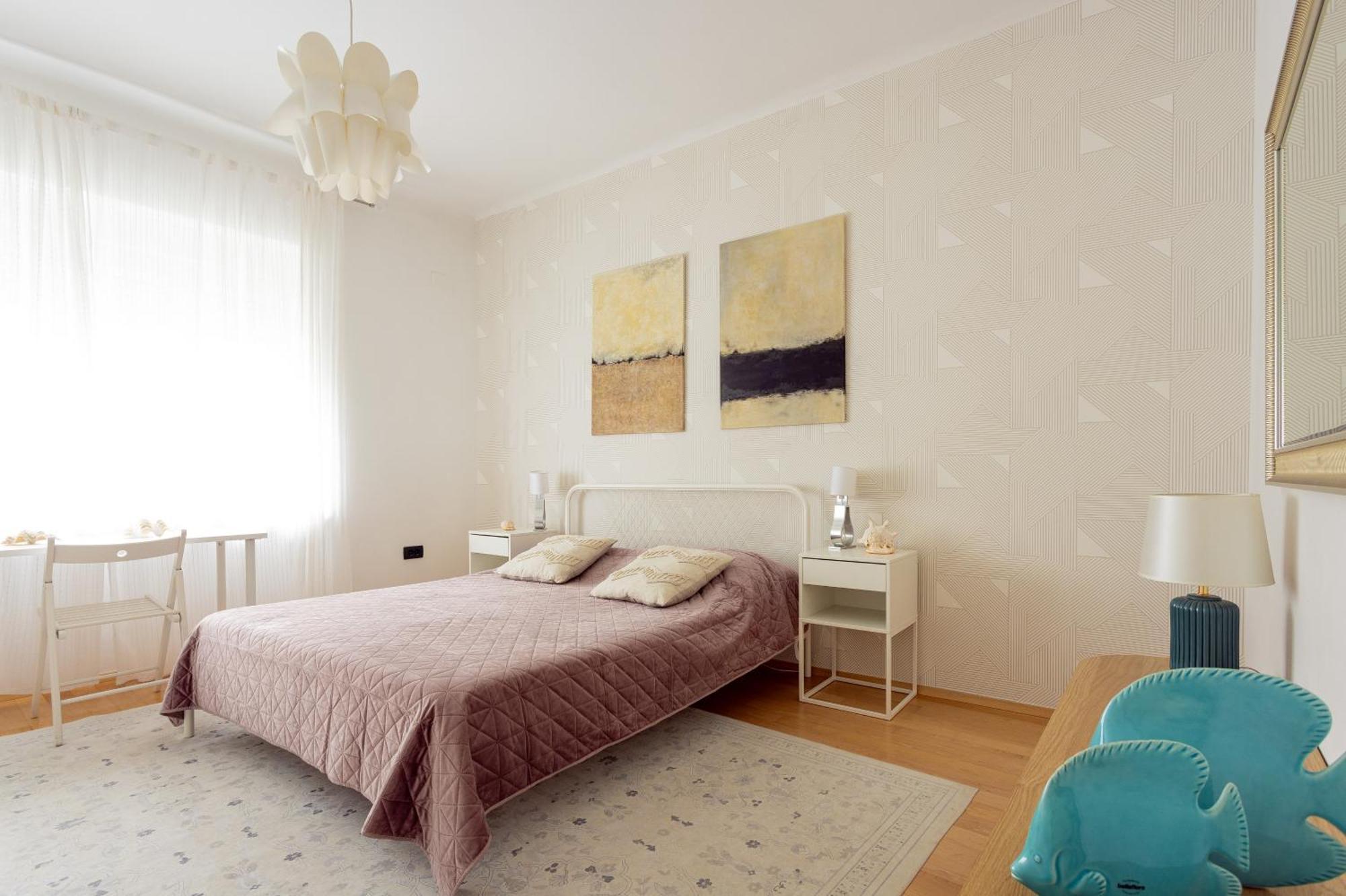 Large Two Bedroom Family App - Free Parking