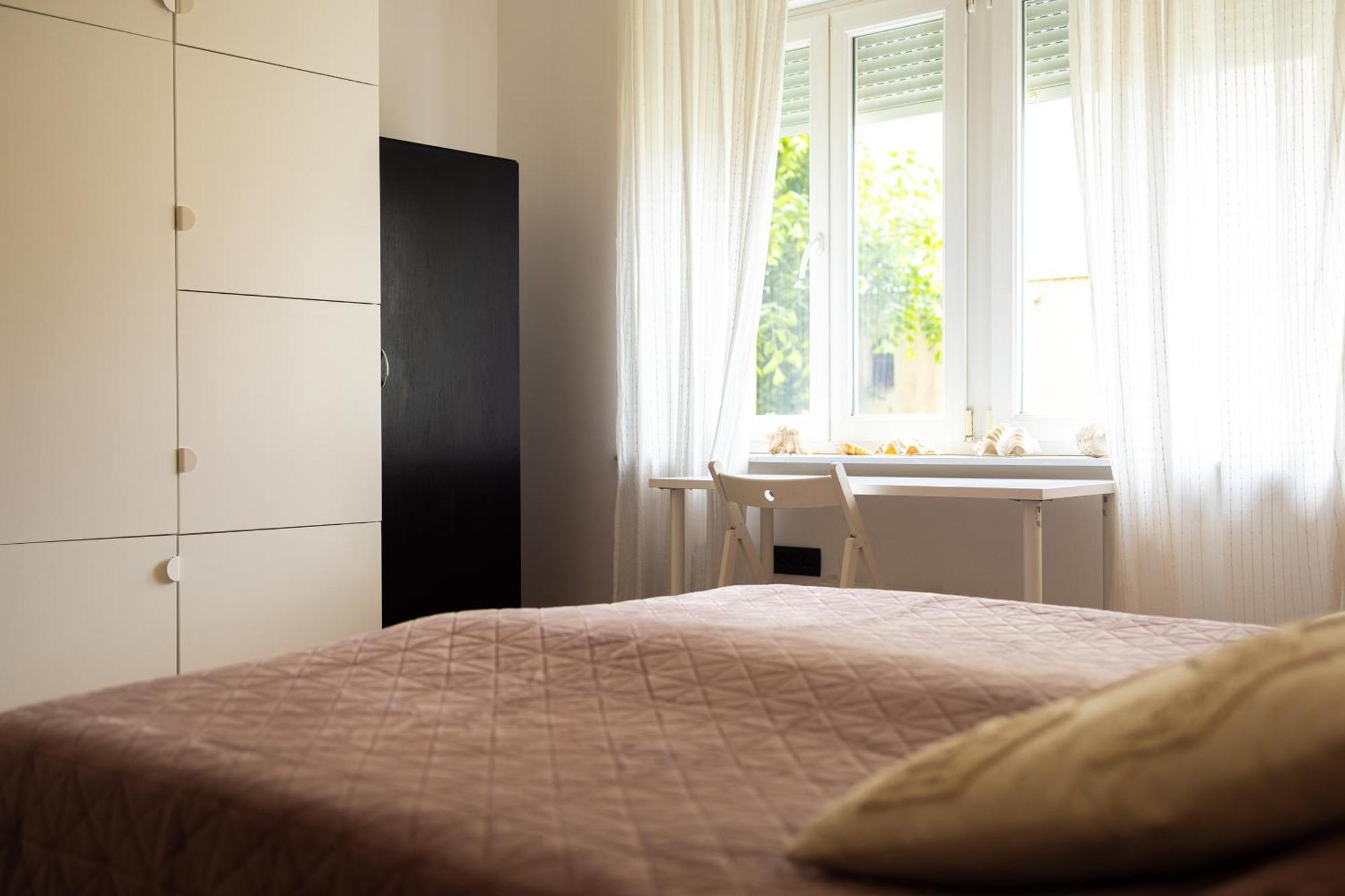 Apartamento Large Two Bedroom Family App - Free Parking *